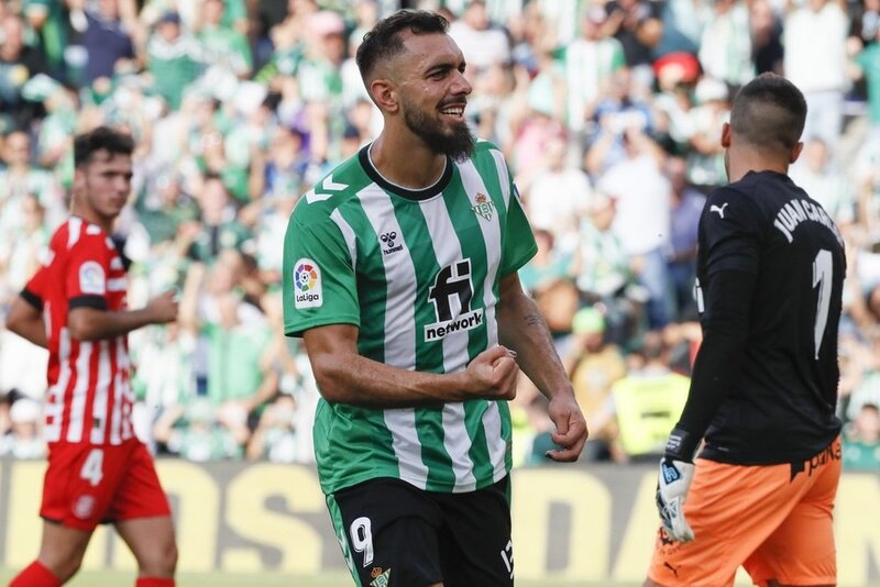 Soi kèo nhà cái Betis vs Girona, 01h00 ngày 22/12/2023 borja iglesias celebra un gol en el betis girona de la primera division 2022 23 efe