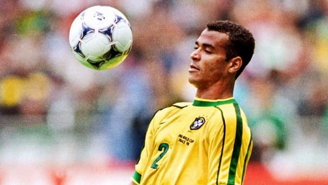 Đội hình AC Milan 2005 - Những huyền thoại vang bóng một thời Hậu vệ: Cafu