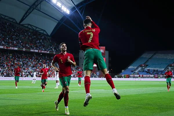 Top tiền đạo hay nhất trong thể thao là ai? Hình 1: Huyền thoại người Bồ Đào Nha-Cristiano ronaldo
