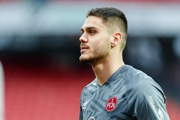 Top Trung Vệ Hay Nhất Bundesliga Mọi Thời Đại Hình 4: Konstantinos Mavropanos là trung vệ sáng giá nhất Bundesliga