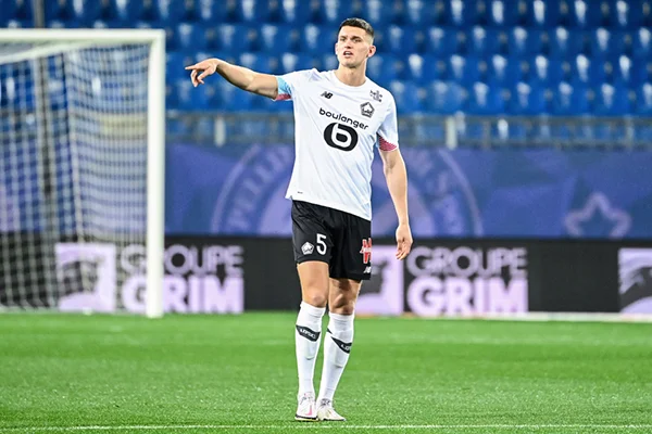 Top Trung Vệ Hay Nhất Ligue 1 - 5 Trung Vệ Chuyền Bóng Chuẩn Xác Nhất Hình 2: Cầu thủ Sven Botman