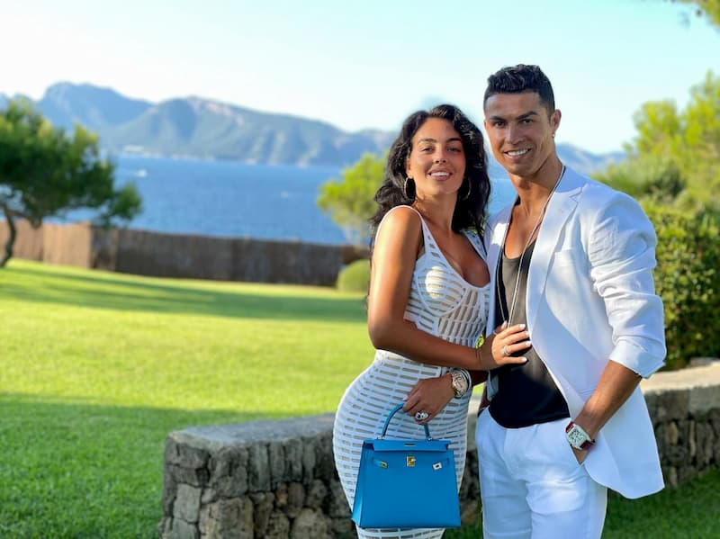 Vợ Ronaldo là ai và những điều chưa biết Giới thiệu ngắn gọn về Cristiano Ronaldo
