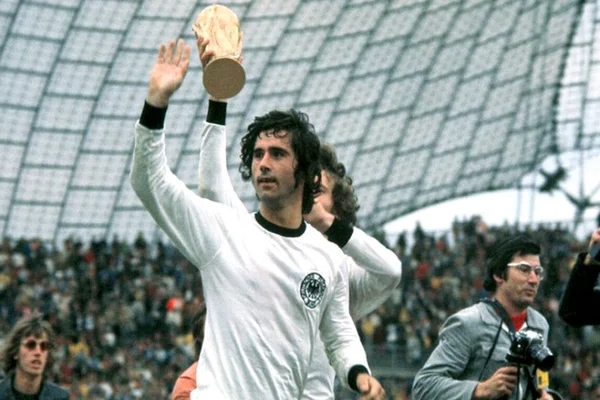 Top Cầu Thủ Ghi Bàn Nhiều Nhất World Cup Từ Trước Đến Nay Hình 3: Cú hattrick vào lưới đội tuyển Bulgaria của Gerd Muller