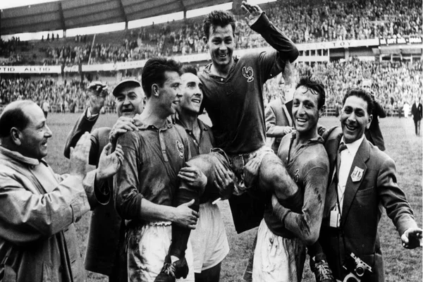 Top Cầu Thủ Ghi Bàn Nhiều Nhất World Cup Từ Trước Đến Nay Hình 4: Cầu thủ Just Fontaine đã ghi được 13 bàn thắng